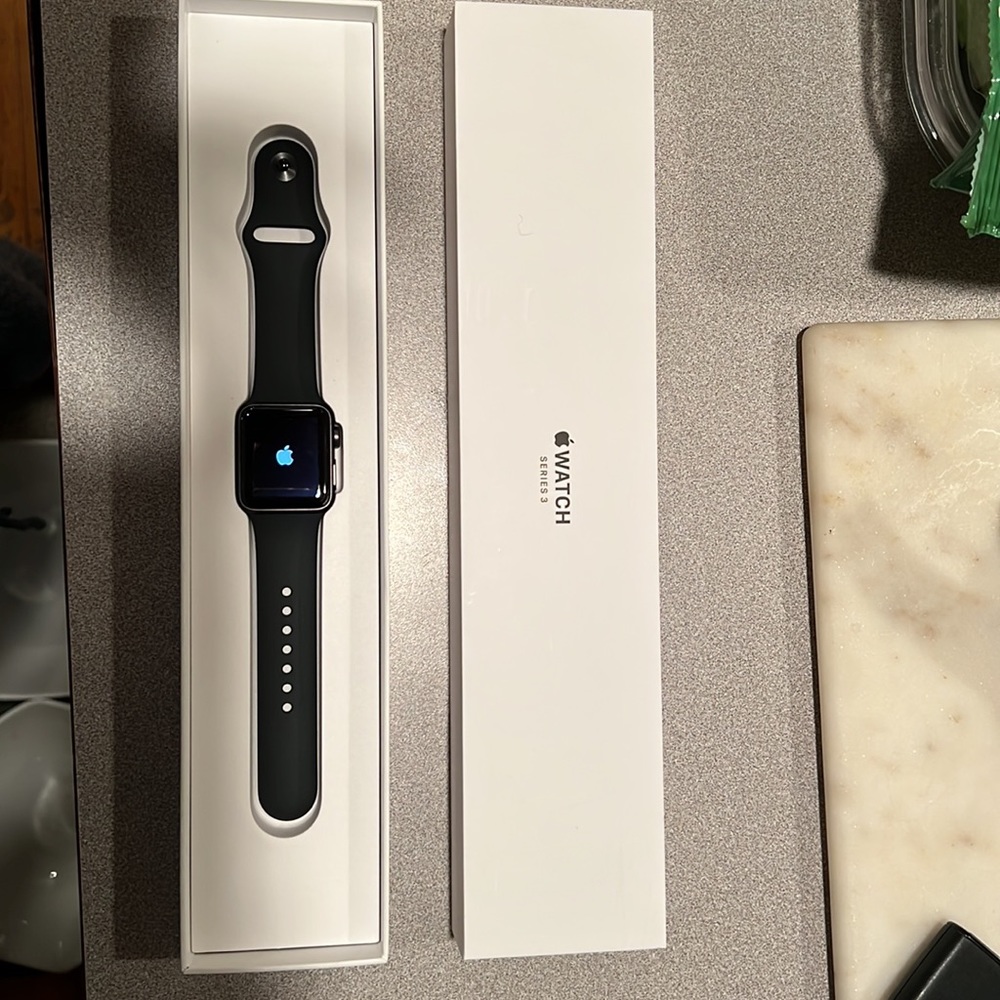 Apple Watch Series 3 38mm Space Gray Aluminum Black Sport (GPS)